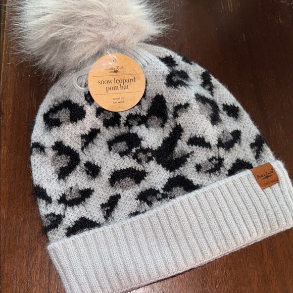 Britt’s Knits hat Snow Leopard Pom pom furry Gray Black NEW stretch one size - Picture 1 of 3